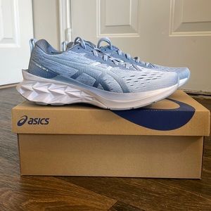 ASICS Novablast 2